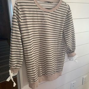 Cute stripped sweatshirt with bow shirt sleeves